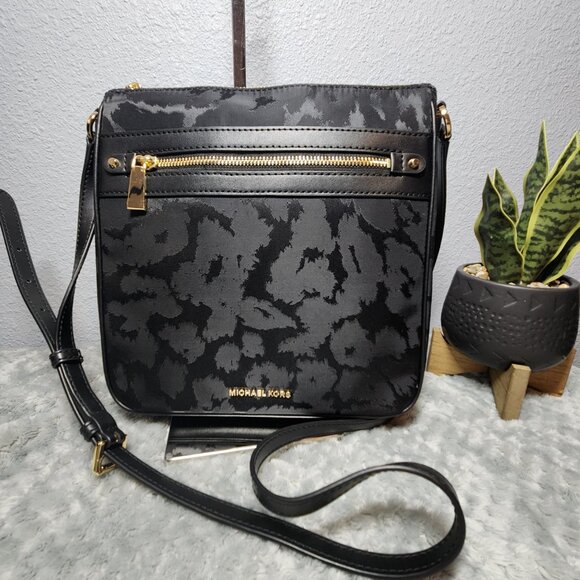 NWT - Michael Kors Jet Set Large North South Crossbody - PRICE IS FIRM - Picture 9 of 9